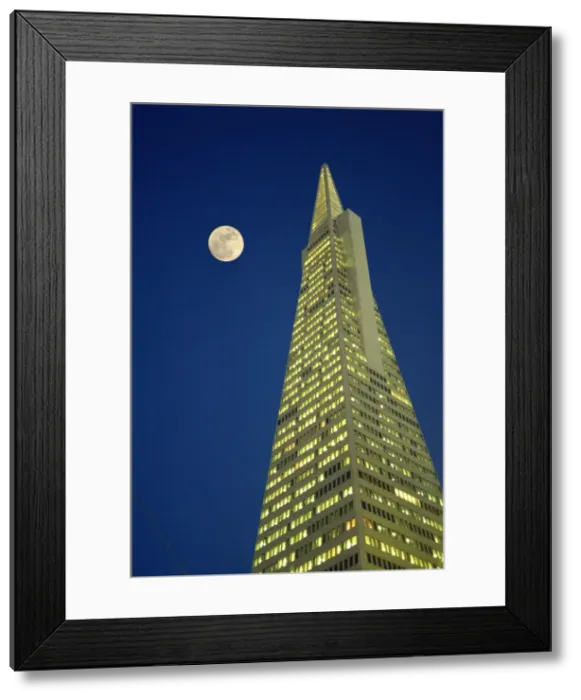 Framed Print : The Transamerica Pyramid, illuminated at dusk with full moon, designed by the architect William Pereira and built in 1972, San Francisco, California, United States of America Framed Print : The Transamerica Pyramid, illuminated at dusk with full moon, designed by the architect William Pereira and built in 1972, San Francisco, California, United States of America