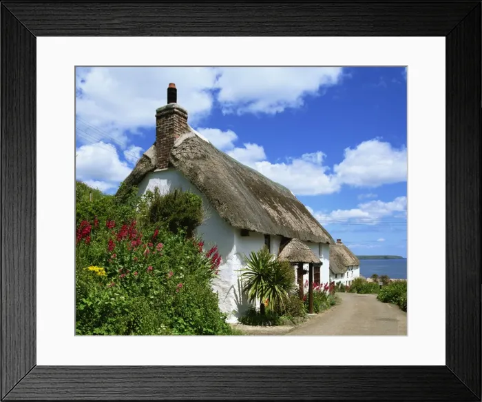 Framed Print : Thatched cottage on a village street in Cornwall, England, United Kingdom, Europe Framed Print : Thatched cottage on a village street in Cornwall, England, United Kingdom, Europe
