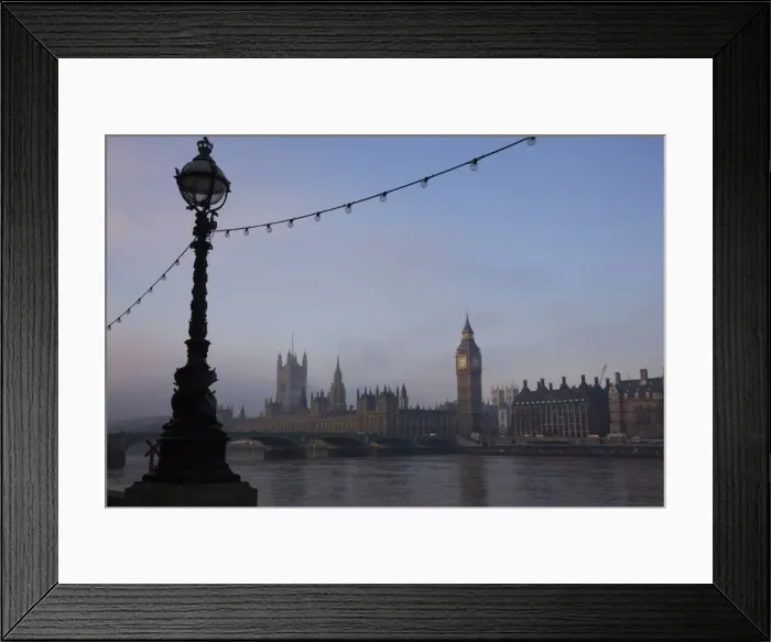 Framed Print : Early misty morning view of Big Ben and the Houses of Parliament across Westminster Bridge Framed Print : Early misty morning view of Big Ben and the Houses of Parliament across Westminster Bridge