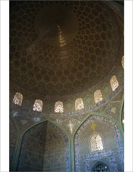 Interior of Sheikh Lotfollah mosque built between 1602 and 1619, Isfahan
