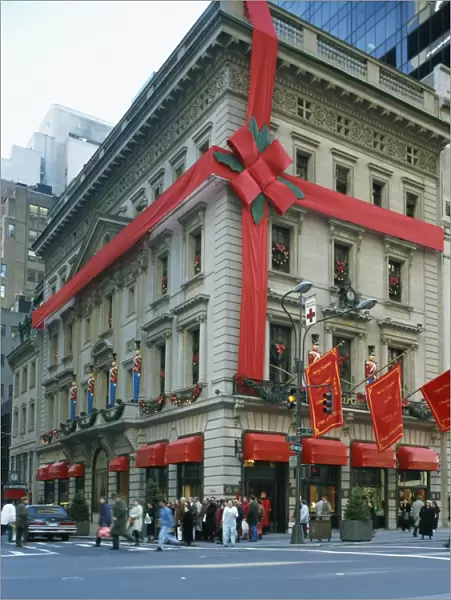 Christmas decoration on the exterior of Cartiers shop on 5th Avenue