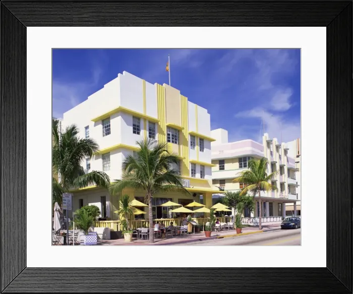 Framed Print : Outdoor cafe in front of the Leslie Hotel, Ocean Drive, Art Deco District Framed Print : Outdoor cafe in front of the Leslie Hotel, Ocean Drive, Art Deco District