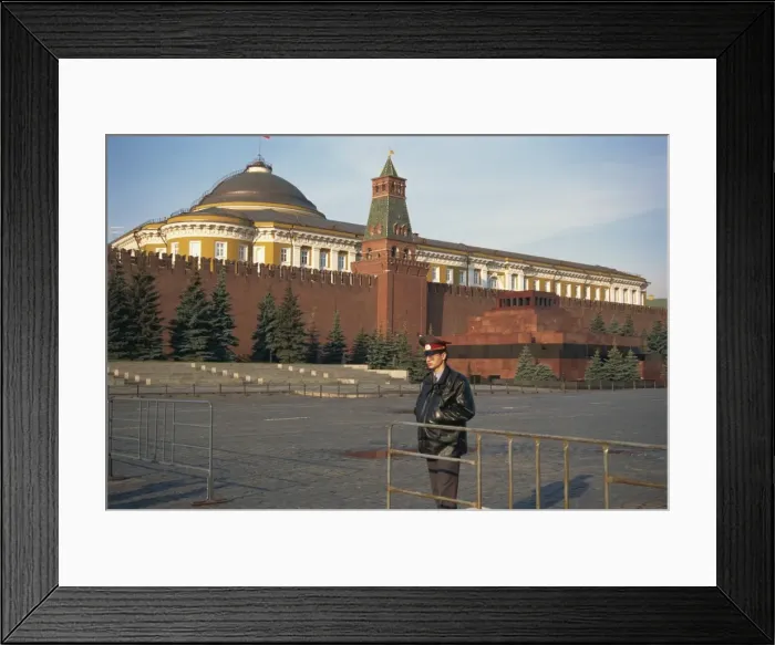 Framed Print : Guard in Red Square, before the Kremlin and Lenins Tomb, Moscow, Russia, Europe Framed Print : Guard in Red Square, before the Kremlin and Lenins Tomb, Moscow, Russia, Europe
