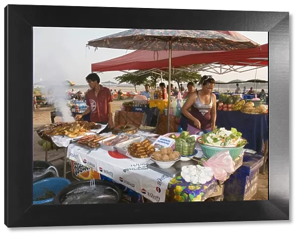 Food stalls on side of Mekong River, Vientiane, Laos, Indochina, Southeast Asia, Asia