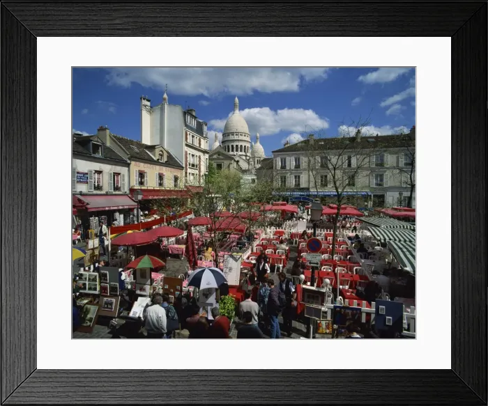 Framed Print : Market stalls and outdoor cafes in the Place du Tertre, with the Sacre Coeur behind Framed Print : Market stalls and outdoor cafes in the Place du Tertre, with the Sacre Coeur behind