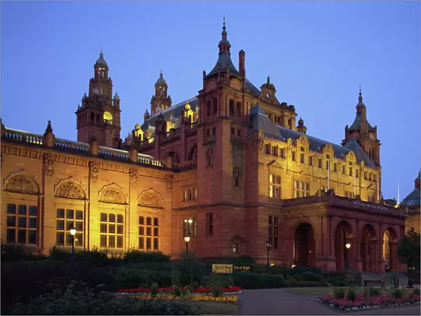 Museum and Art Gallery at dusk, Glasgow, Scotland, United Kingdom, Europe
