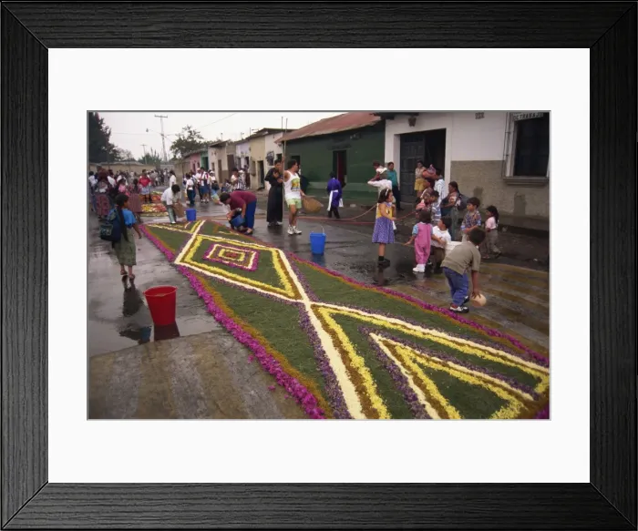 Framed Print : People making street carpet for Good Friday processions, Antigua, Guatemala Framed Print : People making street carpet for Good Friday processions, Antigua, Guatemala