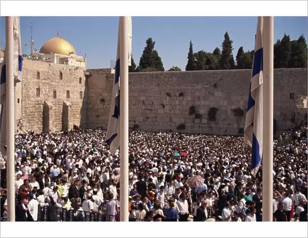 View with huge crowd and Dome of the Rock, Western Wall, Old City, Jerusalem