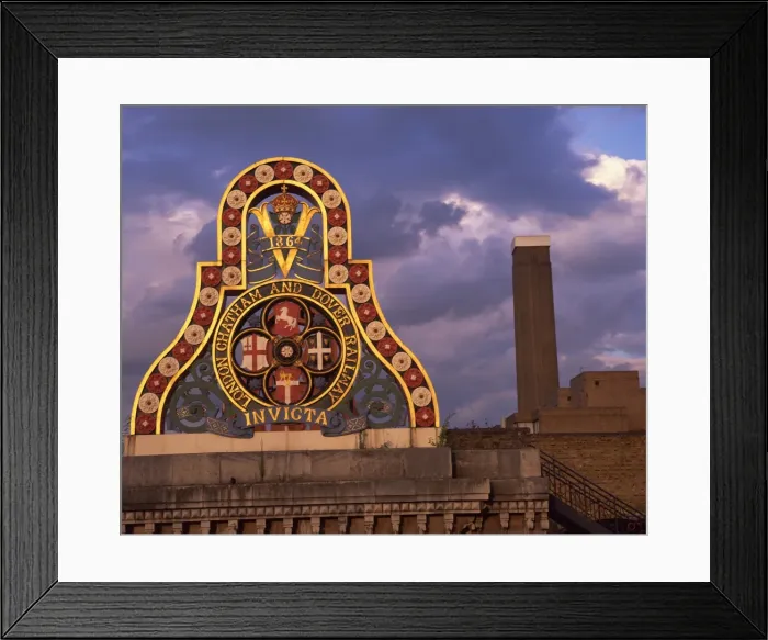 Framed Print : Railway sign on Blackfriars Bridge and Tate Modern behind, London, England Framed Print : Railway sign on Blackfriars Bridge and Tate Modern behind, London, England