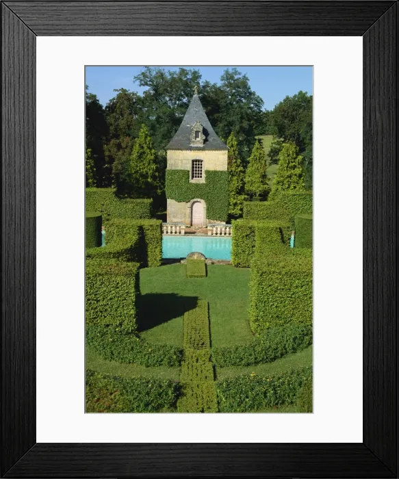 Framed Print : Pavillon de Repos and swimming pool, Les Jardins d Eyrignac, Dordogne