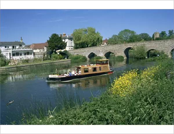 River and ancient bridge, Bidford-on-Avon, Warwickshire, England, United Kingdom, Europe