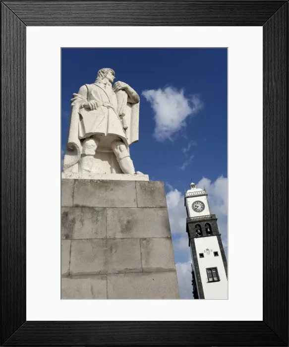 Framed Print : Statue in front of The Three Arches, Ponta Delgada, Sao Miguel Island, Azores