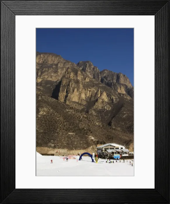 Framed Print : Beginners slopes under mountain scenery at Shijinglong ski resort, Beijing, China, Asia Framed Print : Beginners slopes under mountain scenery at Shijinglong ski resort, Beijing, China, Asia