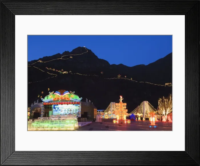 Framed Print : A display of night time illuminations and copy of the Great Wall of China at Longqing Gorge Ice sculpture festival, Beijing Framed Print : A display of night time illuminations and copy of the Great Wall of China at Longqing Gorge Ice sculpture festival, Beijing