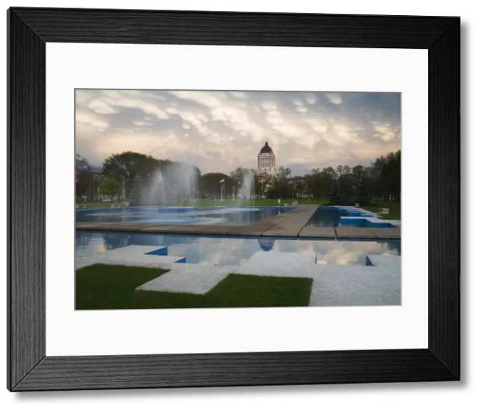 Framed Print : Legislative Building, Winnipeg, Manitoba, Canada, North America Framed Print : Legislative Building, Winnipeg, Manitoba, Canada, North America