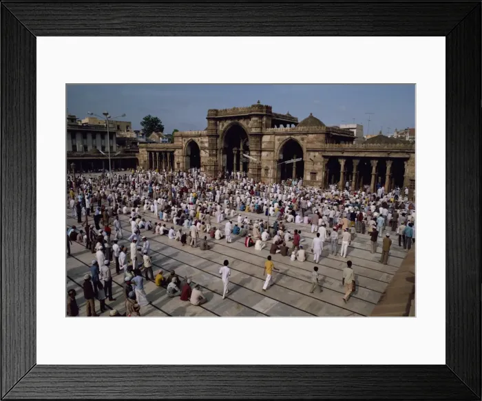 Framed Print : Crowds gather for a Muslim festival at the Jama Masjid Mosque, Ahmedabad Framed Print : Crowds gather for a Muslim festival at the Jama Masjid Mosque, Ahmedabad