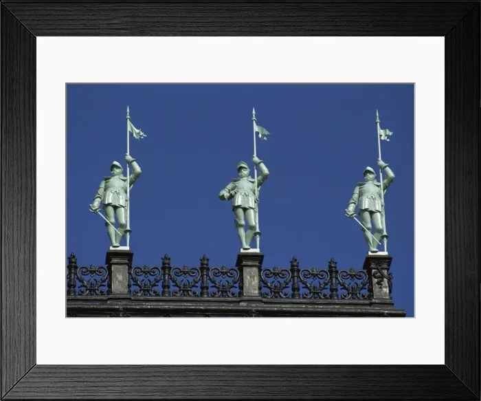 Framed Print : Statues of soldiers on the roof of the Hotel de Ville, Paris, France, Europe Framed Print : Statues of soldiers on the roof of the Hotel de Ville, Paris, France, Europe