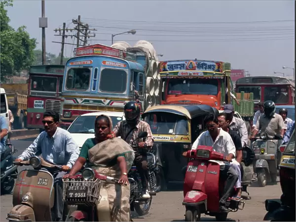 Traffic on Koregaon Road, Pune, Maharashtra state, India, Asia