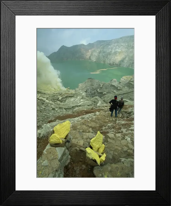 Framed Print : The crater and crater lake of Gunung Ijen in east Java, Indonesia, Southeast Asia, Asia Framed Print : The crater and crater lake of Gunung Ijen in east Java, Indonesia, Southeast Asia, Asia