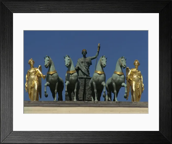 Framed Print : Gilded figures, Caroussel arch, Paris, France, Europe Framed Print : Gilded figures, Caroussel arch, Paris, France, Europe