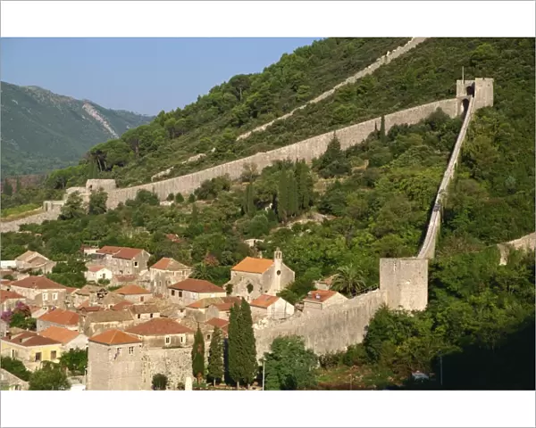 The 14th century walls, Ston, Croatia, Europe