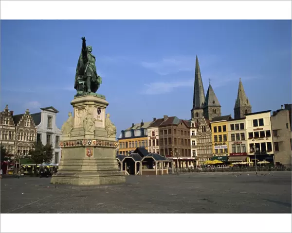 Statue of guild leader Jacob van Artevelde, Vrijdagmarkt, Ghent, Belgium, Europe