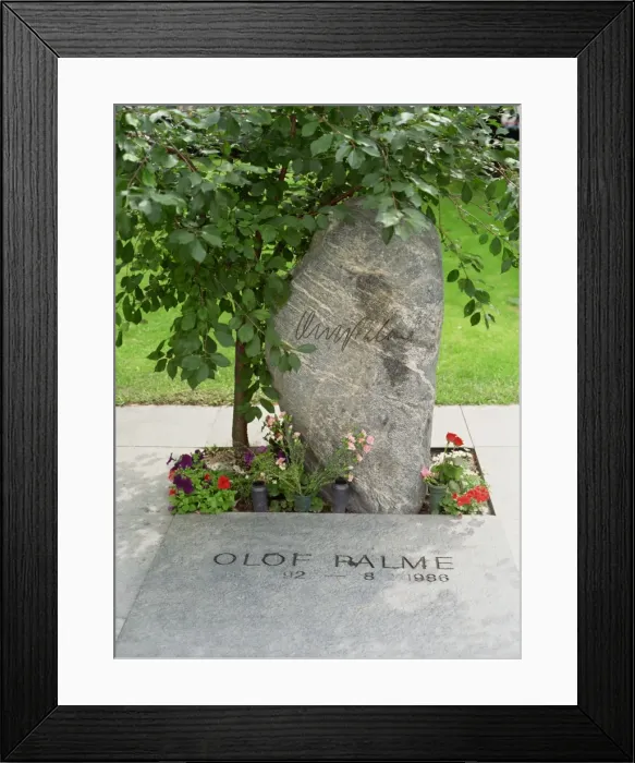 Framed Print : Grave of Olof Palme, Swedish prime minister murdered in 1986, Adolfs Kirke Framed Print : Grave of Olof Palme, Swedish prime minister murdered in 1986, Adolfs Kirke