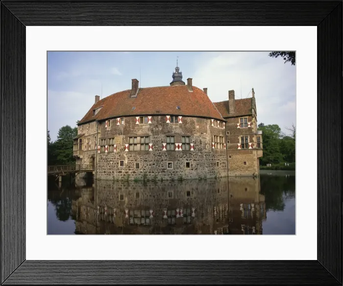 Framed Print : Vischering water castle, Ludinghausen, southwest of Munster, Nord Rhein-Westfalen Framed Print : Vischering water castle, Ludinghausen, southwest of Munster, Nord Rhein-Westfalen