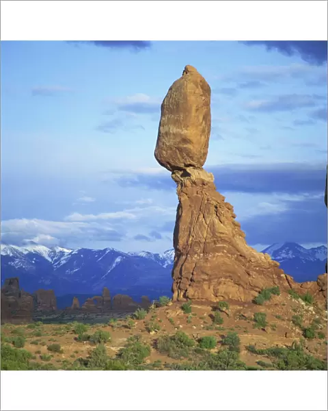 Balanced Rock, Arches National Monument, Utah, United States of America, North America