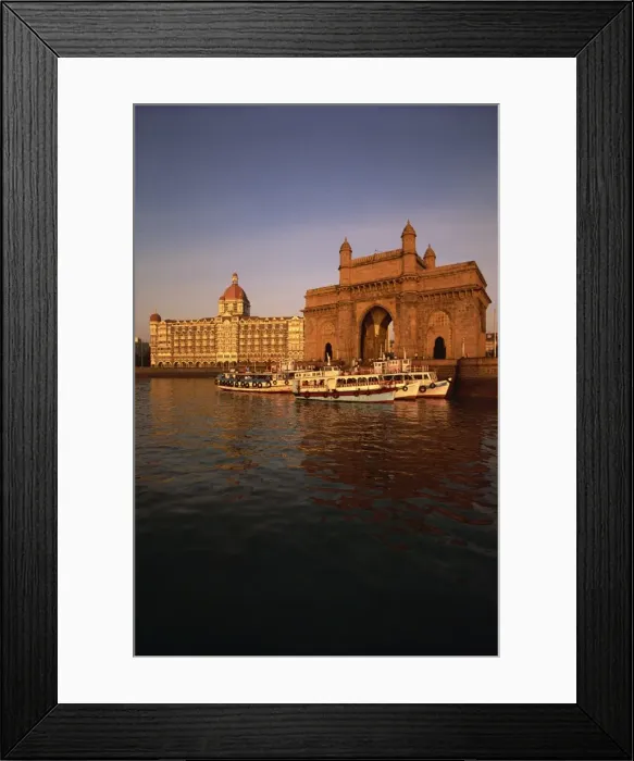Framed Print : Gateway to India and Taj Hotel, Mumbai, India, Asia Framed Print : Gateway to India and Taj Hotel, Mumbai, India, Asia
