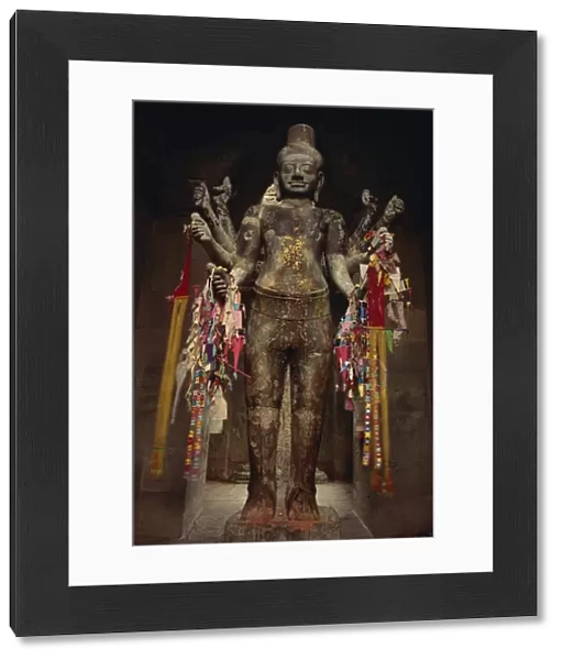 Statue of Vishnu, West Gate, Angkor Wat, Angkor, UNESCO World Heritage Site
