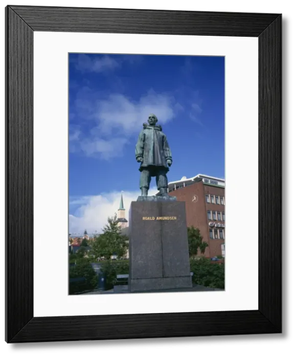 Framed Print : Statue of Roald Amundsen, first to reach the South Pole, Tromso, Norway Framed Print : Statue of Roald Amundsen, first to reach the South Pole, Tromso, Norway