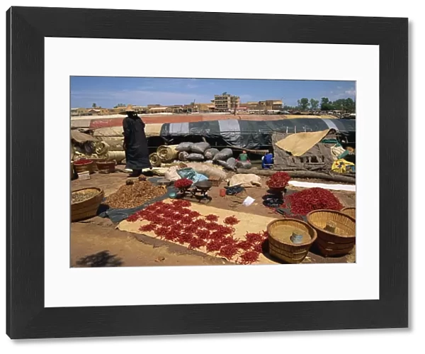 Market near the harbour, Mopti, Mali, West Africa, Africa