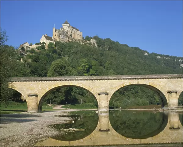 Castelnaud Castle and River Dordogne, Dordogne, Aquitaine, France, Europe