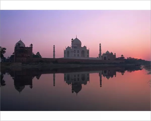 Taj Mahal at sunset, UNESCO World Heritage Site, Agra, Uttar Pradesh state, India, Asia