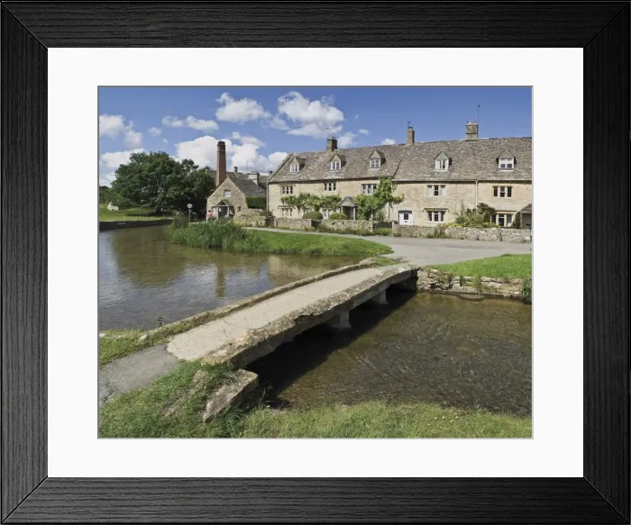 Framed Print : Footbridge over River Eye, Lower Slaughter village, the Cotswolds, Gloucestershire Framed Print : Footbridge over River Eye, Lower Slaughter village, the Cotswolds, Gloucestershire