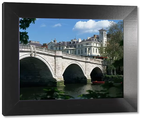 Bridge and River Thames, Richmond, Surrey, England, United Kingdom, Europe