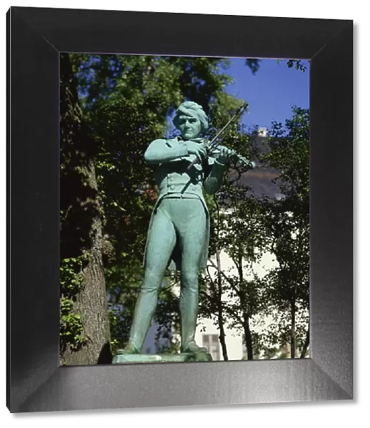 Statue of violinist Ole Bull, Bergen, Norway, Scandinavia, Europe