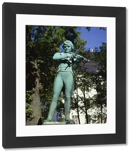 Statue of violinist Ole Bull, Bergen, Norway, Scandinavia, Europe