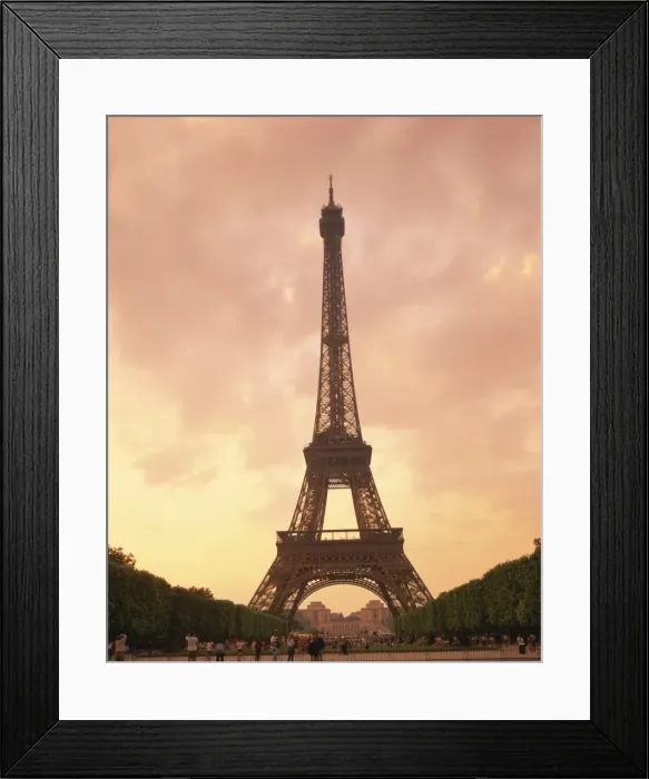 Framed Print : The Eiffel Tower at dusk, Paris, France, Europe Framed Print : The Eiffel Tower at dusk, Paris, France, Europe