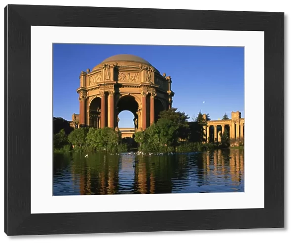 The Palace of Fine Arts standing beside a lake in San Francisco, California