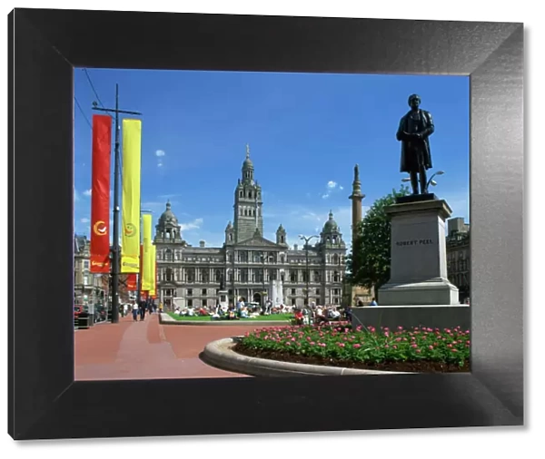 Glasgow Town Hall and monument to Robert Peel, George Square, Glasgow, Strathclyde