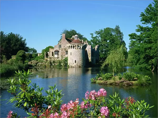 Gardens, Scotney Castle, Kent, England, United Kingdom, Europe