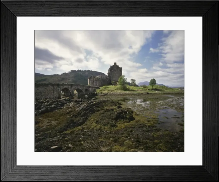 Framed Print : Eilean Donan Castle, built on a small island at the meeting point of Lochs Duich Framed Print : Eilean Donan Castle, built on a small island at the meeting point of Lochs Duich