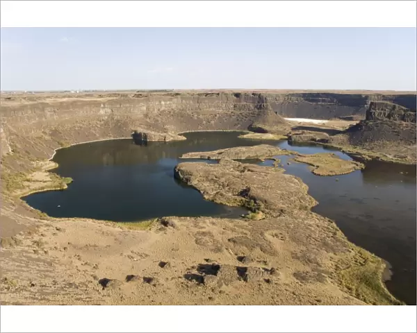 Western part of waterfall scar 120m high and 5km wide created by giant floods when Lake Missoulas ice dam was breached at end of Ice Age, Dry Falls, Grand Coulee, Washington state, United States of America