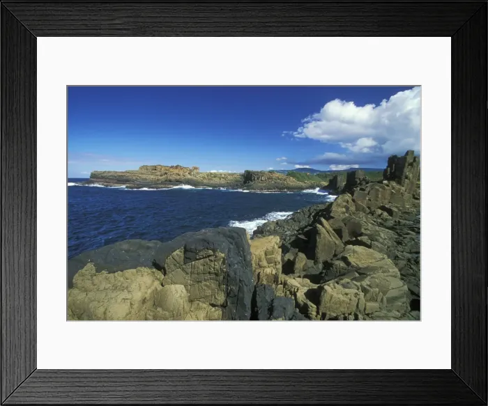 Framed Print : Columnar structures, created during cooling of basalt lava, with an intrusion or dyke of darker rock in the foreground, near Bombo Beach, Kiama, south coast, New South Wales