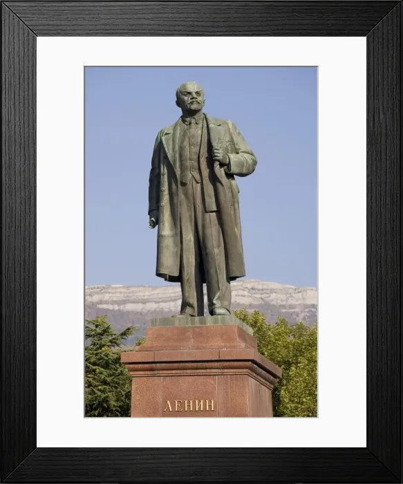 Framed Print : Lenin statue, Yalta, Crimea, Ukraine, Europe Framed Print : Lenin statue, Yalta, Crimea, Ukraine, Europe