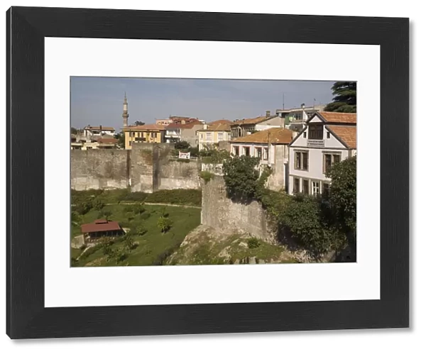 Old city walls, Trabzon, Anatolia, Turkey, Asia Minor, Eurasia