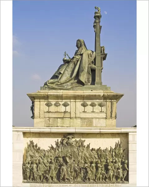 Statue of Queen Victoria on her throne wearing the robes of the Star of India