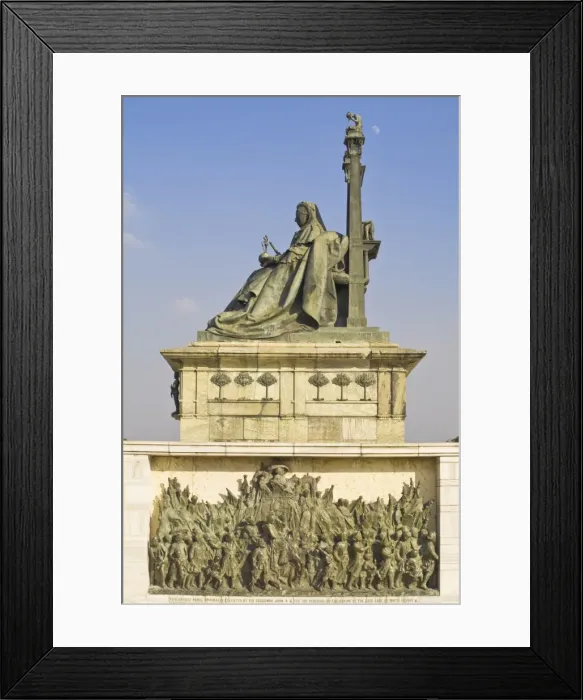 Framed Print : Statue of Queen Victoria on her throne wearing the robes of the Star of India Framed Print : Statue of Queen Victoria on her throne wearing the robes of the Star of India